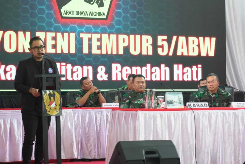 kunjungan kerja kasad jenderal tni dudung abdurachman ke yonzipur 5