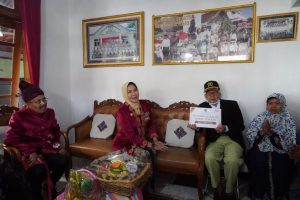 kunjungan wali kota batu ke veteran dan pokja peningkatan status kota batu.