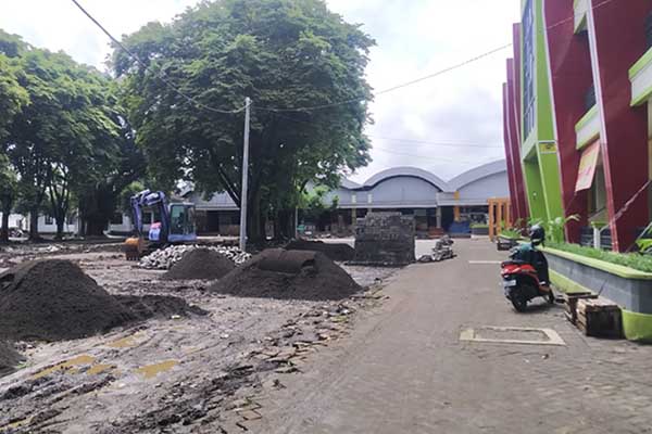 Lokasi parkir Pasar Sumedang yang sedang direnovasi. (ws6) - Pasar Sumedang Ditargetkan Rampung Akhir Tahun 2022