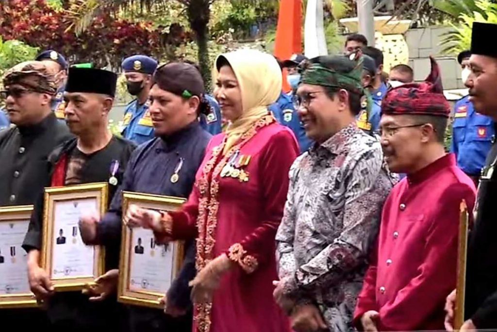 Mendes PDTT RI berfoto bersama Wali Kota dan Wawali Batu. (ist) -
