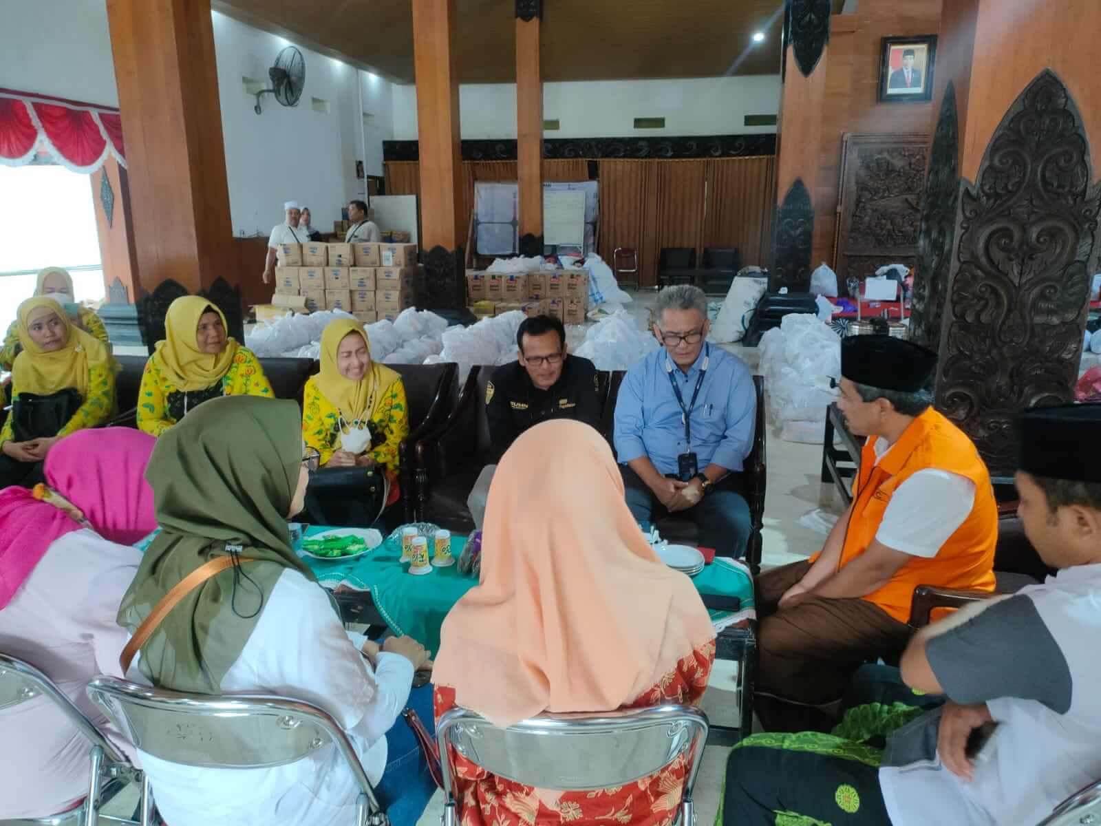 pt pegadaian kanwil xii surabaya berikan bantuan kepada korban banjir trenggalek