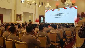 Pertemuan Jokowi dan polisi. (ist) - Penjelasan Istana Soal Irjen Fadil Imran yang Angkat Telepon Saat Dipanggil Presiden Jokowi