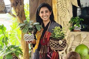 Petani Milenial Kota Batu, Lily Indayani. (ist) - Mallbungakotabatu.com, Cara Petani Milenial Angkat Perekonomian Petani dan Perangkai Bunga