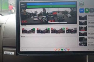 Petugas menunjukan fitur penilangan mengunakan mobil INCAR. (ist) - Hapus Tilang Manual, Polresta Malang Kota Terapkan INCAR - Buka layanan pengaduan oknum petugas pungli tilang manual