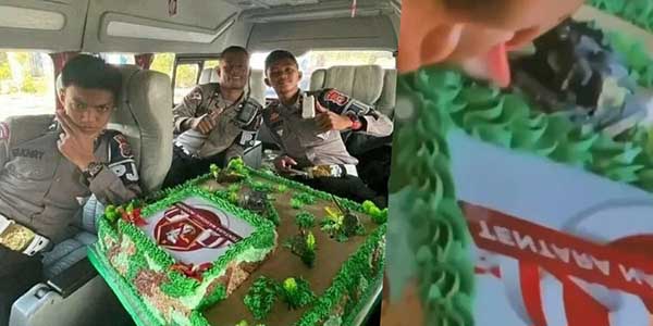 Polisi jilat kue HUT ke-77 TNI. (ist) - Dua Polisi Jilat Kue HUT TNI Akhirnya Dipecat Tidak Hormat