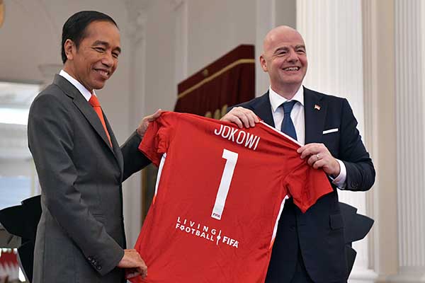 Presiden Jokowi dan Presiden FIFA Gianni. (ist) - Jokowi dan FIFA Sepakat Transformasi Sepak Bola Indonesia