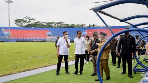 Presiden Jokowi di Stadion Kanjuruhan. (ist) - Presiden Jokowi: Stadion Kanjuruhan Akan Dirobohkan