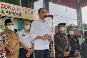 Presiden Jokowi, saat konferensi pers di Kota Malang. (bim) - Jokowi Perintah TGIPF Usut Tuntas Tragedi Kanjuruhan Secepatnya