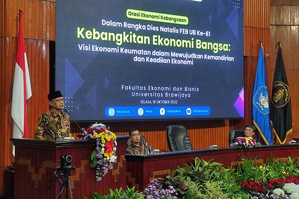 Prof Dr Haedar Nashir MSi, menyampaikan orasi Ekonomi Kebangsaan. (rhd) - Haedar Nashir: Ekonomi Kebangsaan Tak Lepas dari Sejarah Berdirinya Pancasila