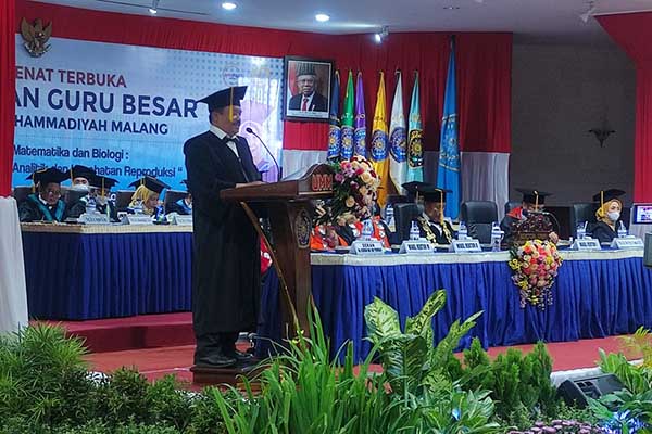 Profesor bidang Pendidikan Matematika, Prof Dr Dwi Priyo Utomo MPd. (rhd) - UMM Kukuhkan Guru Besar Prof Dwi Priyo Utomo dan Prof Rr Eko Susetyarini