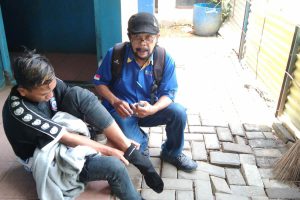 rusdi saat diajak interaksi oleh salah satu wartawan.