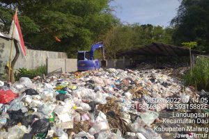 Sampah yang menumpuk di TPS Dusun Klandungan sebelum diratakan. (ist) - DLH Akan Segera Tangani Sampah di TPS Klandungan