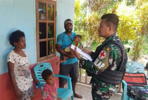 satgas yonif 511 dy door to door berikan layanan pengobatan gratis 1