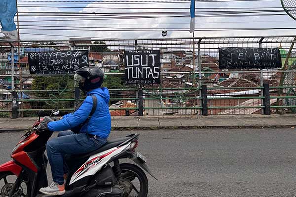Seruan Aremania untuk mengusut tuntas Tragedi Kanjuruhan. (bim) - Tim Pendampingan Bantuan Hukum Aremania Menggugat Tindak Lanjut Progres Litigasi