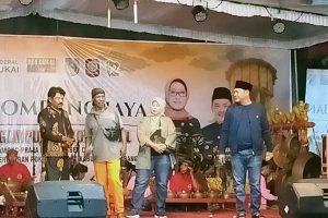 Sosialisasi gempur rokok ilegal dikemas dengan pertunjukan rakyat berupa Ludruk Jombangan. (ful) - Sosialisasi Cukai Dikemas dalam Pertunjukan Ludruk