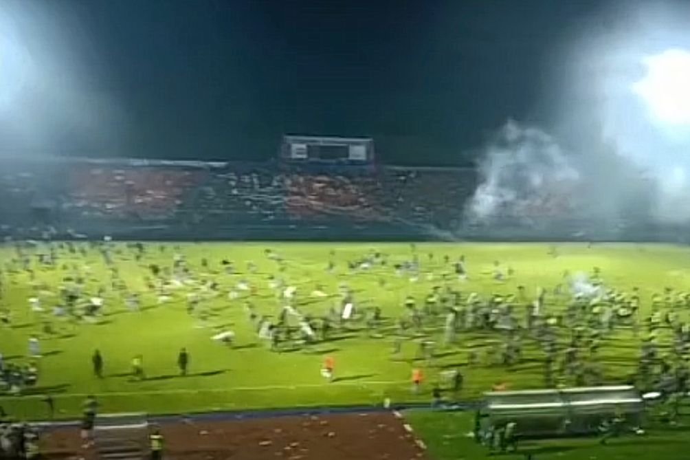 tangkapan layar di media sosial terkait kerushan di stadion kanjuruhan. ist