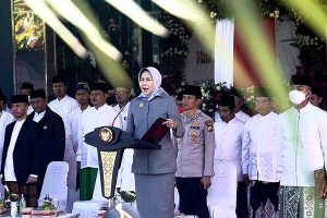 Wali Kota Batu Dewanti Rumpoko membacakan amanat Menteri Agama. (ist) - Wali Kota Batu Pimpin Apel Hari Santri Nasional 2022