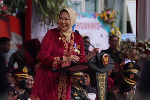 Wali Kota Batu Dewanti Rumpoko, saat memberikan sambutan HUT ke-21 Kota Batu. (ist) - Wali Kota Batu: Realisasi Investasi Sektor Pariwisata dan UMKM Tumbuh Signifikan
