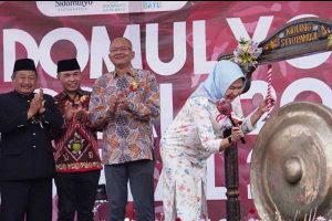 Wali Kota Batu membuka Sidomulyo Floral Festival. (ist) - Sidomulyo Floral Festival Resmi Dibuka Walikota Batu