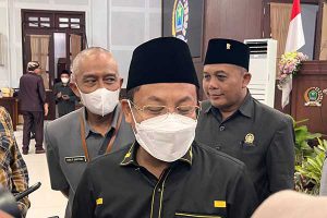 Wali Kota Malang, Sutiaji bersama Ketua DPRD Kota Malang, usai mengikuti Rapat Paripurna DPRD Kota Malang. (bim) - Pemkot Malang Targetkan PAD di Tahun 2023 Sebesar Rp1,179 Triliun