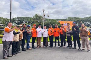 Wali Kota Malang, Sutiaji, beserta jajaran tim siaga bencana usai apel. (bim)
