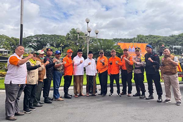 Wali Kota Malang, Sutiaji, beserta jajaran tim siaga bencana usai apel. (bim)
