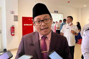 Wali Kota Malang, Sutiaji, saat menjawab pertanyaan awak media. (bim) - Pemkot Malang Tingkatkan Pengawasan di Pintu Air Perbatasan