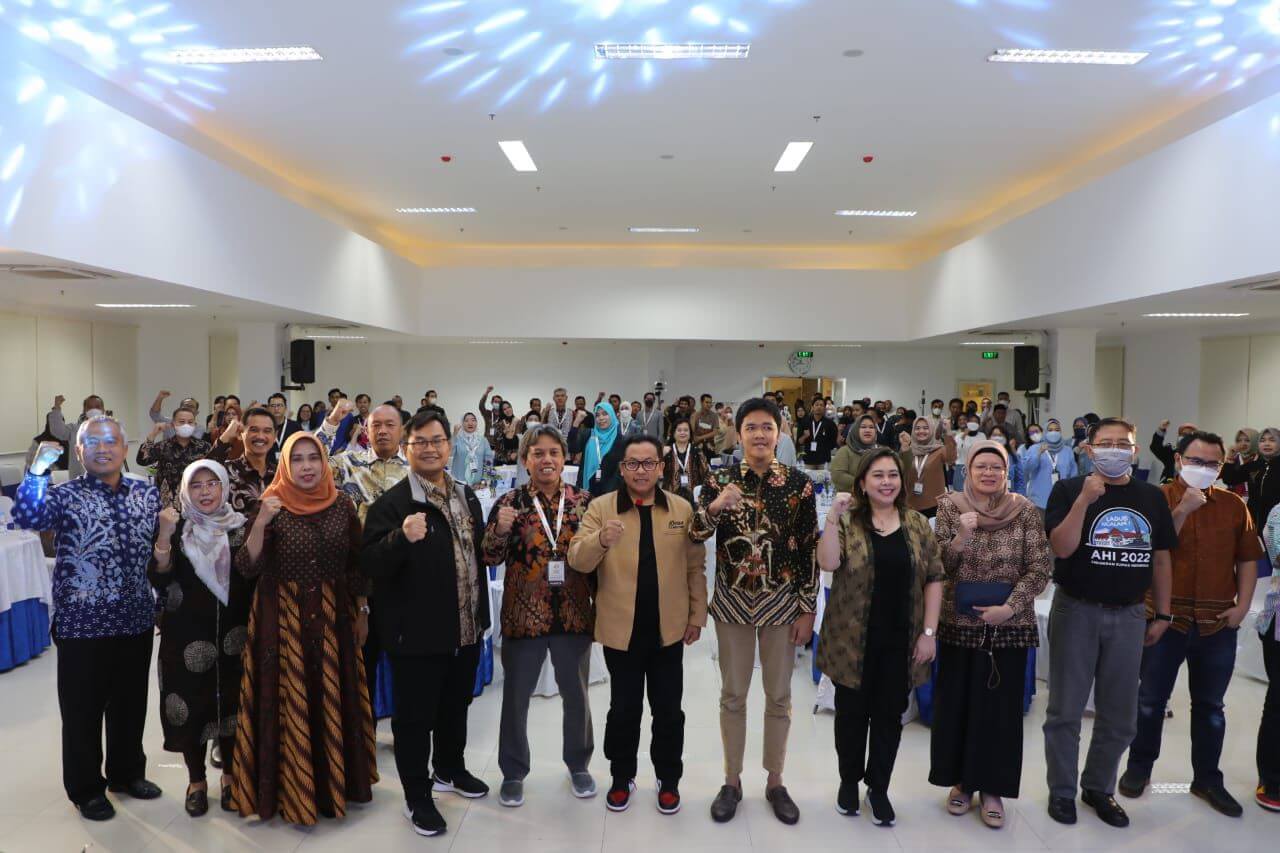 wali kota malang dengan humas indonesia dalam pembukaan anugerah humas indonesia. 1