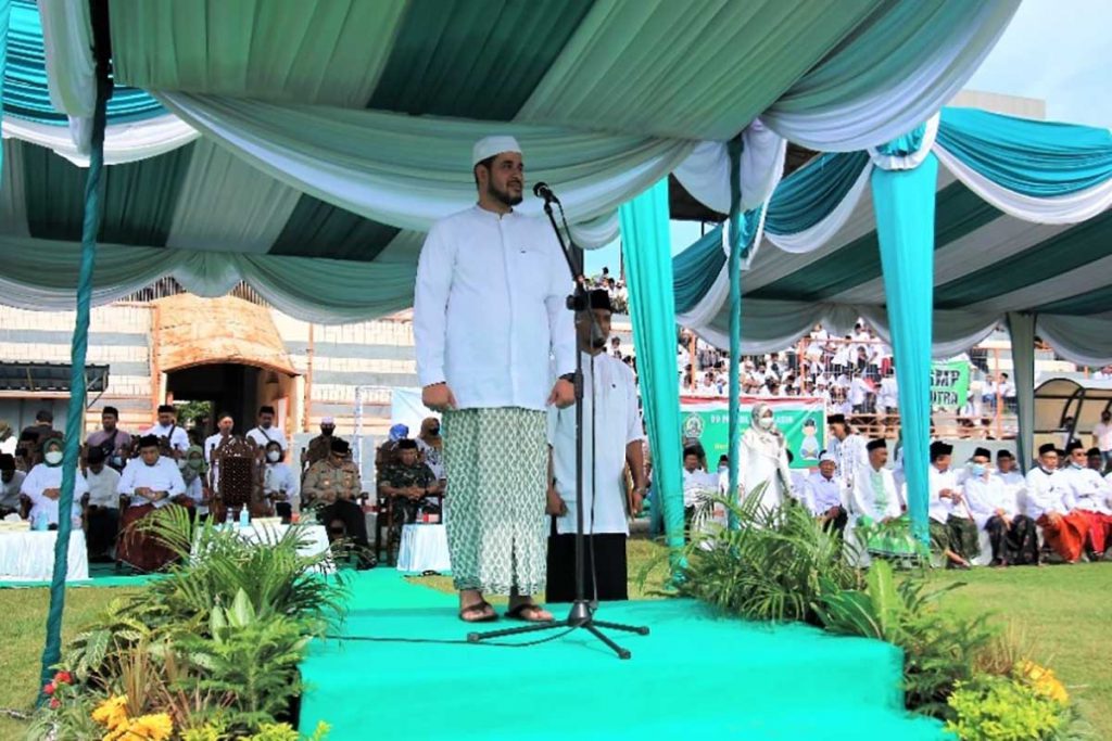 Wali Kota Probolinggo, Habib Hadi Zainal Abidin, memimpin upacara peringatan Hari Santri Nasional 2022. (ist) - Ribuan Santri Ikuti Upacara HSN di Stadion Bayuangga
