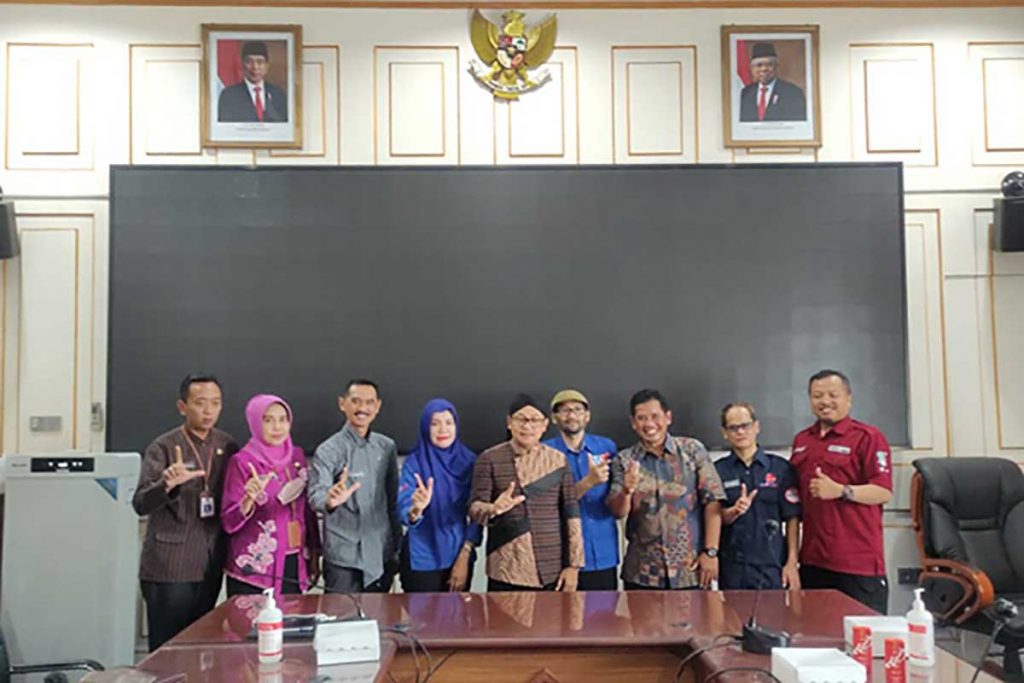 MITRA : Walikota Malang, H Sutiaji dan pejabat Pemkot Malang bersama tim Memo X Grup di Balaikota Malang, kemarin. (memox/hms) - Sutiaji Berharap Media Tetap Kritis