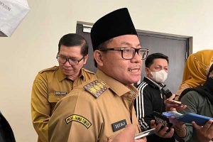 Walikota Malang, Sutiaji saat diwawancarai awak media. (Ibm) - Mitigasi Bencana Hidrometeorologi, Pemkot Malang Libatkan Seluruh Elemen Masyarakat