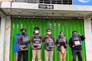 Aksi yang dilakukan oleh MCW, tepat di lokasi yang akan dibeli oleh Dishub Kota Malang sebagai lahan parkir. (bim) - MCW Duga Dishub Selewengkan Penganggaran Belanja Lahan Parkir Kayutangan Heritage