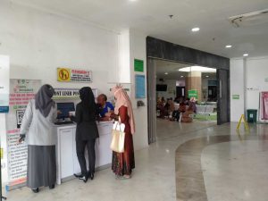 antrean yang longgar di rsud sumberrejo bojonegoro