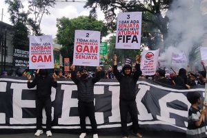 Arema Macetkan Lalulintas Demi Lancarkan Hukum yang Belum Tuntas