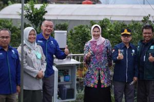 Automatic Weather Station yang baru diresmikan Wali Kota Batu dan Sekretaris Utama BMKG, Dwi Budi Sutrisno. (ist) - Kota Batu Kini Punya Sistem Terpadu Antisipasi Cuaca Ekstrem