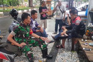 Babinsa Klojen ajak warga binaan ciptakan suasana kondusif. (ist) - Babinsa Klojen Ajak Warga Binaan Ciptakan Suasana Kondusif