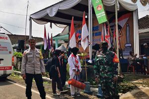 Babinsa Wonokoyo saat pengamanan Penutupan Jambore Pramuka Patriot NKRI. (ist) - Babinsa Wonokoyo Lakukan Pengamanan Penutupan Jambore Pramuka Patriot NKRI