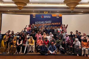 Bawaslu Kota Malang dengan para peserta Sosialisasi Pengawasan Pemilu Partisipatif bersama Penyandang Disabilitas. (bim) - Bawaslu Kota Malang Sosialisasi Pengawasan Pemilu Partisipatif Bersama Penyandang Disabilitas