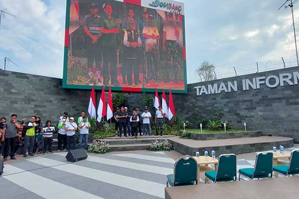 Bupati Resmikan Taman Informasi dan Kampanyekan Pembatasan Plastik Sekali Pakai