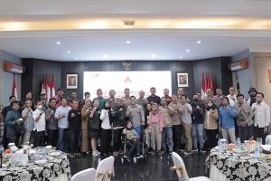 Foto bersama Jajaran Polresta Malang Kota bersama awak media. (ist) - Polresta Malang Kota Tasyakuran HUT ke-71 Humas Polri Bersama Media