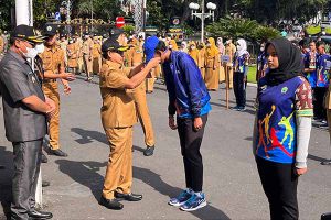 Wali Kota Malang, Sutiaji, secara simbolis pelepasan Kontingen POPDA XIII Jawa Timur. (bim)