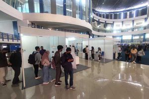 Animo mahasiswa dan alumni Polinema mengikuti Polinema Job Fair 2022 di Graha Polinema. (rhd)