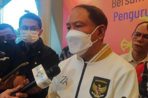 Kementerian Pemuda, Zainudin Amali, saat menjawab pertanyaan awak media. (ws6)