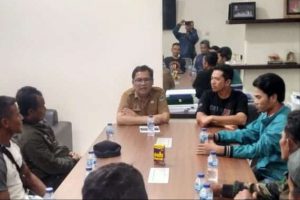 Proses audiensi warga RW 6 Cemorokandang di Kantor DPUPRPKP Kota Malang. (ist)