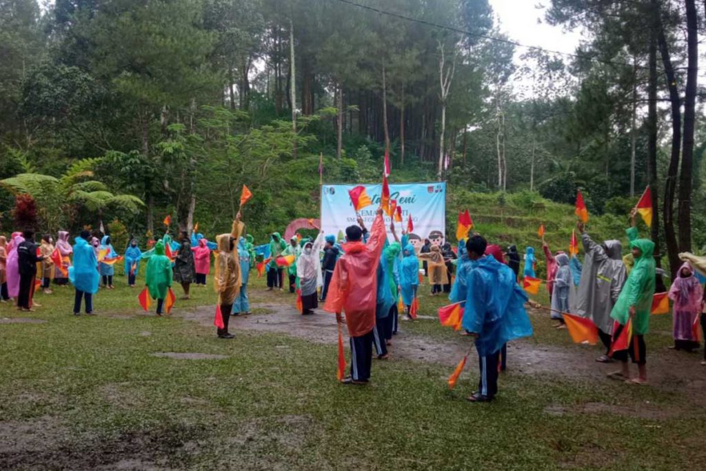 Kegiatan Kemah Bakti yang dilaksanakan oleh SMAN 10 Malang. (ist) - Wujudkan Profil Pelajar Pancasila, SMAN 10 Malang Gelar Kemah Bakti