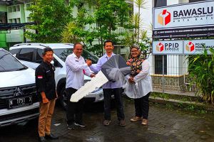 Kendaraan operasional Bawaslu Batu dari hasil Dana Hibah Non Tahapan Pemilu. (ist) - Bawaslu Batu Dihibahi 2 Unit Xpander dari Pemkot Batu