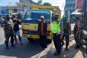 Kodim 0833 perketat pos pengamanan cegah PMK. (ist) - Kodim 0833 Perketat Pos Pengamanan Cegah PMK
