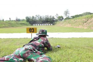 latihan menembak anggota kodim lamongan