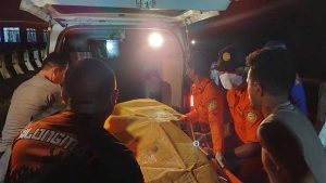 Penemuan jasad ketiga helikopter jatuh P-113. (ist) - Jasad Ketiga Kru Helikopter Polri P-1113 Ditemukan Nelayan
