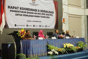 Penyampaian materi dari narasumber, dalam koordinasi pembentukan Badan Ad Hoc Pemilu 2024. (ist) - KPU Kota Malang Libatkan Unsur Masyarakat Jelang Pembentukan Badan Ad Hoc